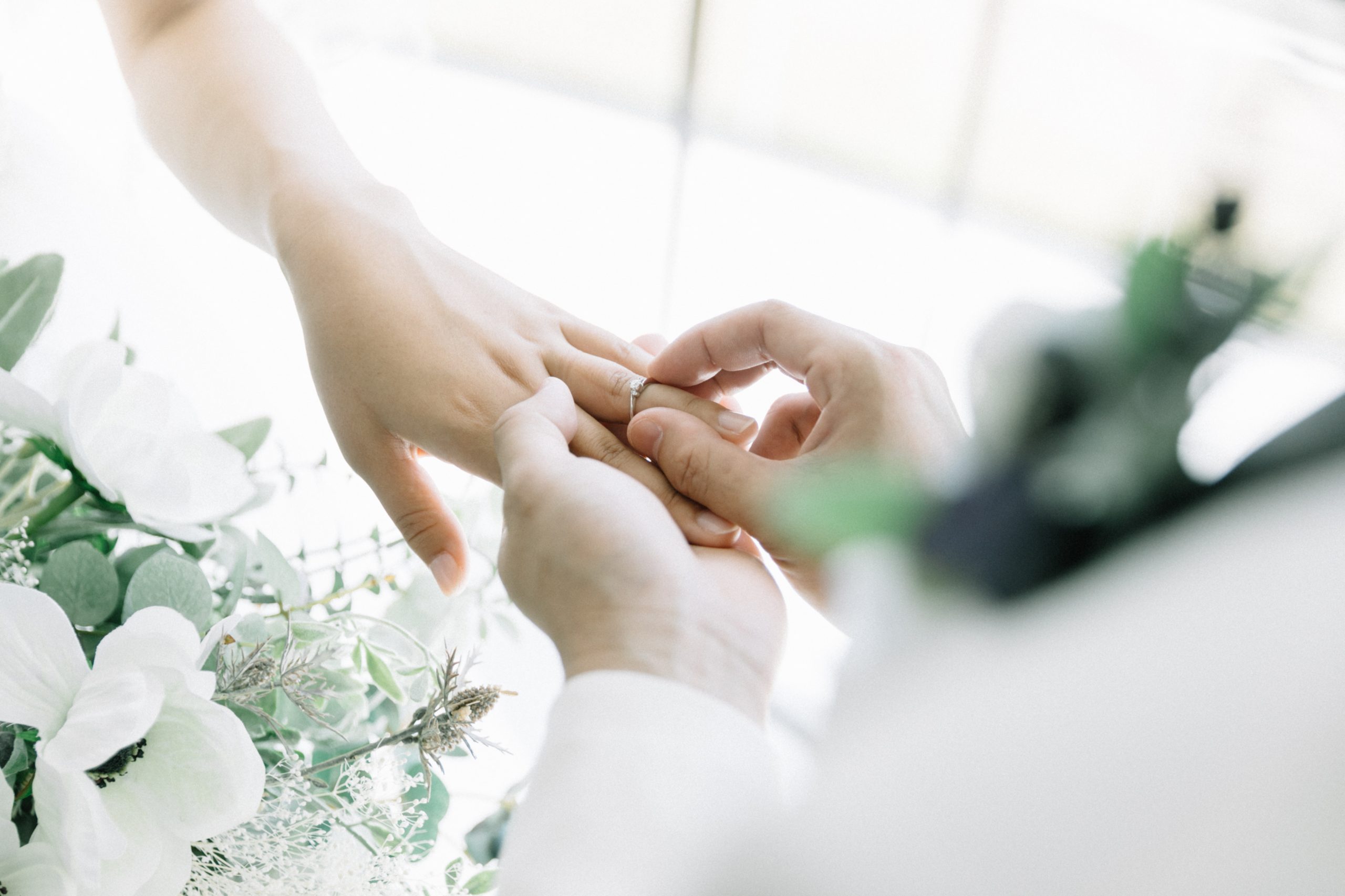 結婚相談所の料金は高い？他の婚活サービスとの比較や高くても利用すべき理由