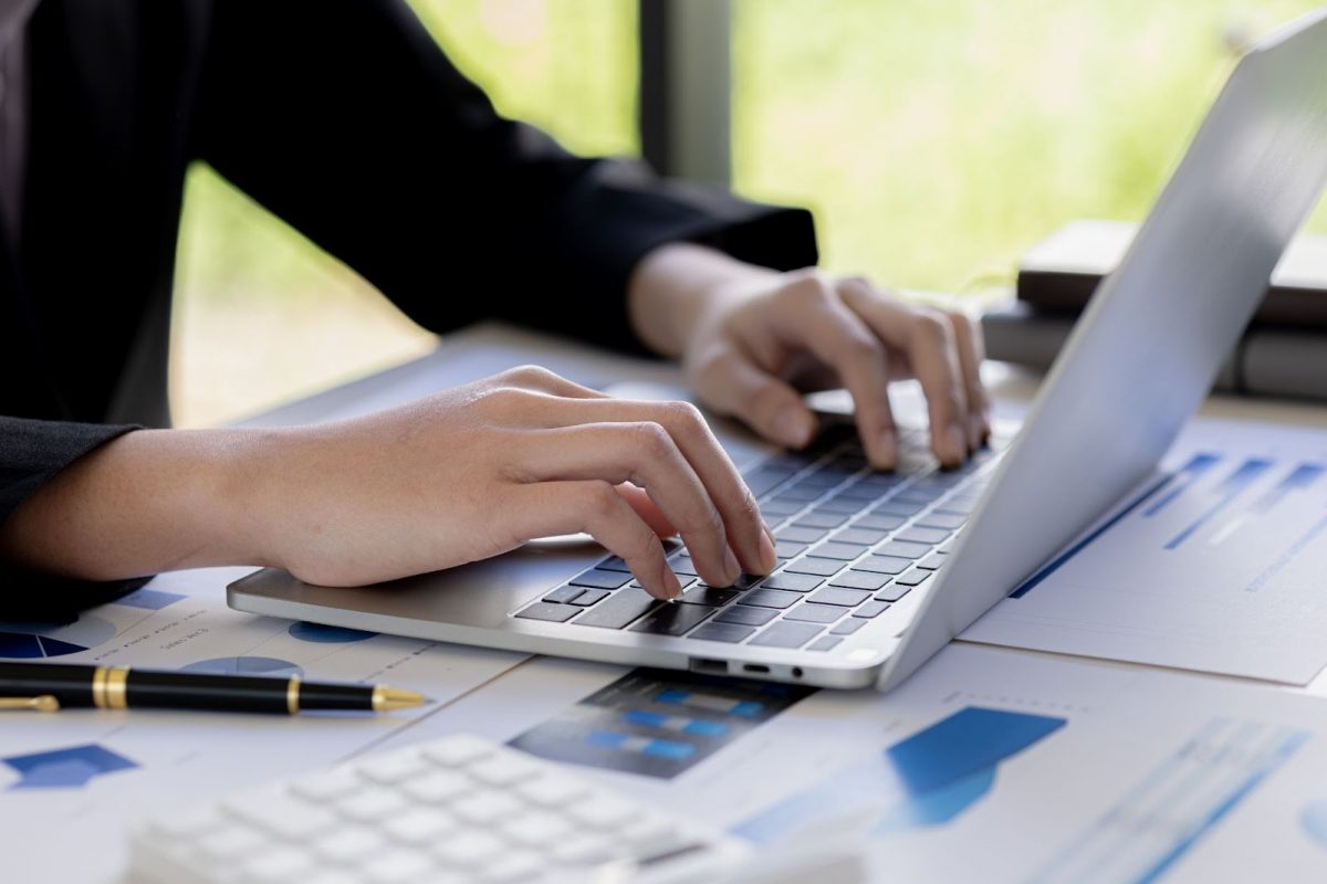 パソコンで運用資産　男性