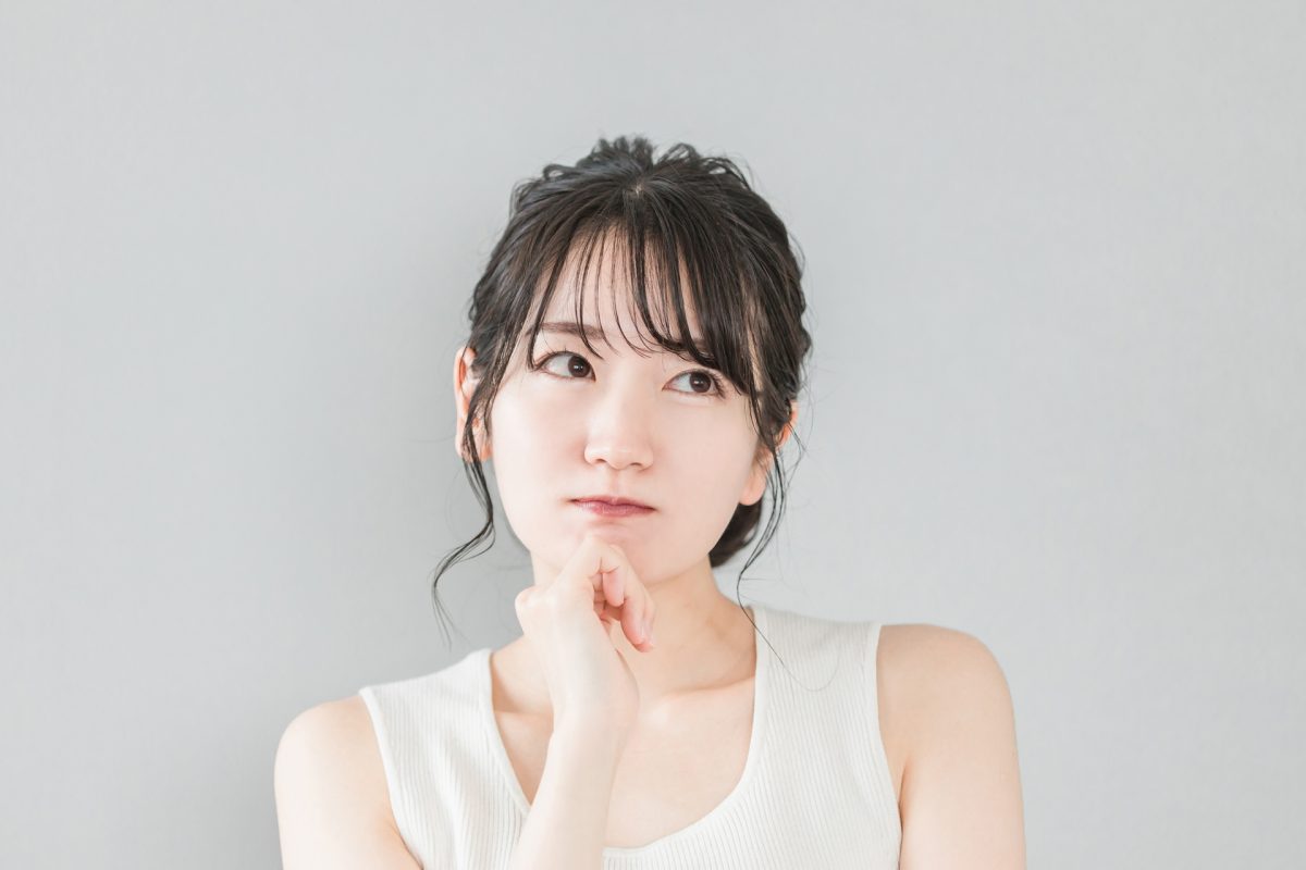 悩む女性20代